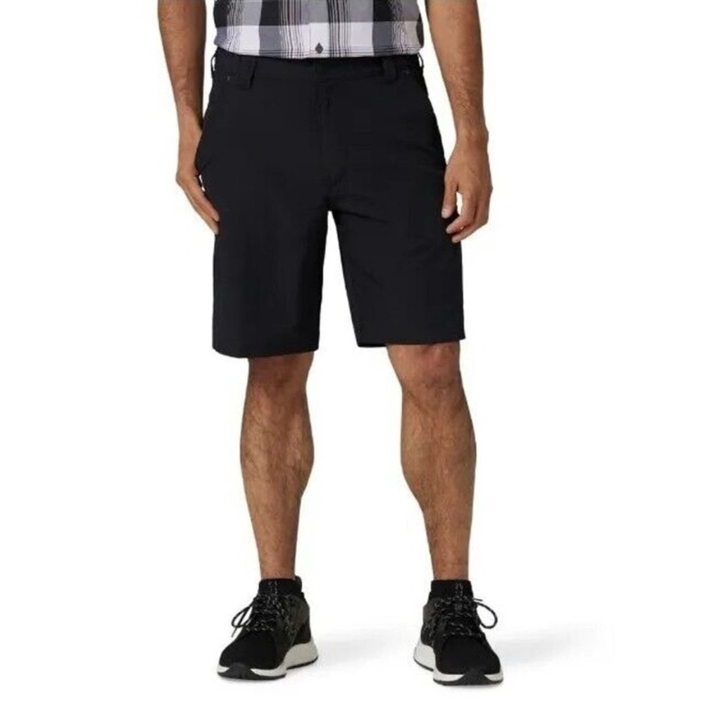 Wrangler Authentics Cargo Shorts in black size 42 comfort waist